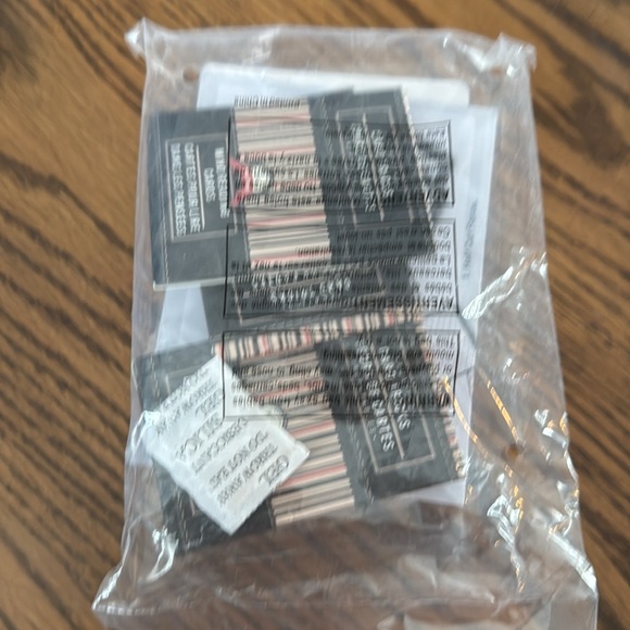 Perfect Solutions 19 Amazing Card Tricks - Picture 2 of 6